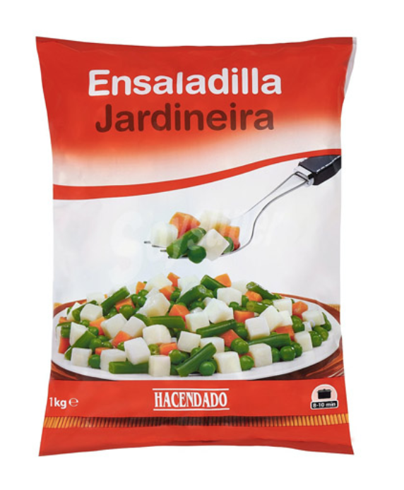 Ensalada de pepino y Huevos a la plancha precocinados con menestra variada.